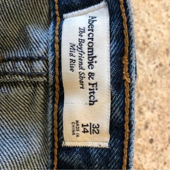 Abercrombie & Fitch Distressed Mid Rise Denim Shorts Sz 32 - Picture 6 of 6